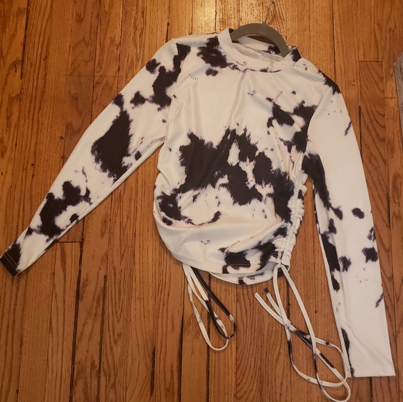 Ribbed rouched long sleeve white with some black spots - Picture 1 of 8